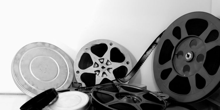 مع زيادة المهتمين و قلة الدعم: صناعة الأفلام في عُمان.. إلى أين؟