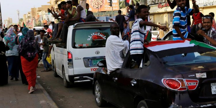 اتفاق المجلس العسكري والمعارضة في السودان على تقاسم السلطة