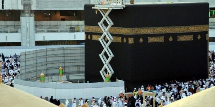 السعودية تعلن انتهاء أعمال الصيانة الدورية للكعبة قبل أسابيع من موسم الحج