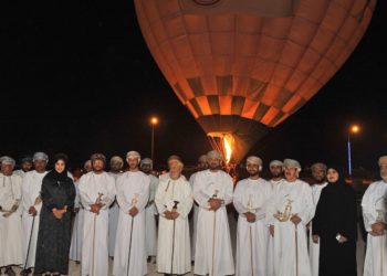 “وإن لم يطر المنطاد”: عمانيون لا يعيدون تغريد الإحباط.. ودروس في إدارة المواقف إعلاميًا