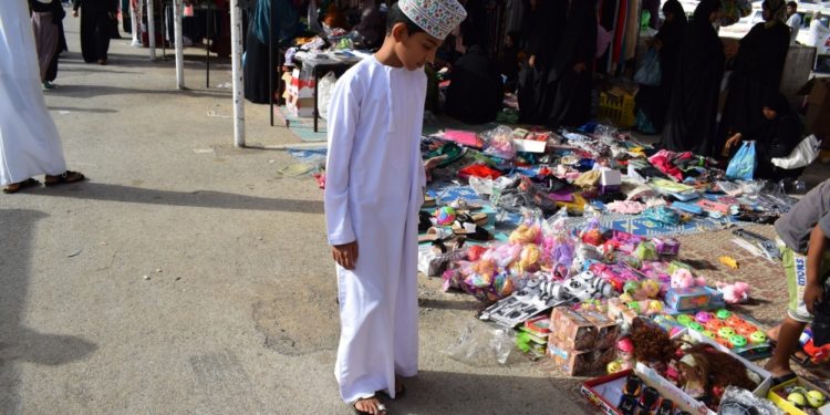 “هبطة العيد” .. سوق تجاري متكامل بطابع عُماني أصيل