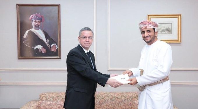 الحارثي يتسلم أوراق اعتماد سفير جمهورية تركمانستان