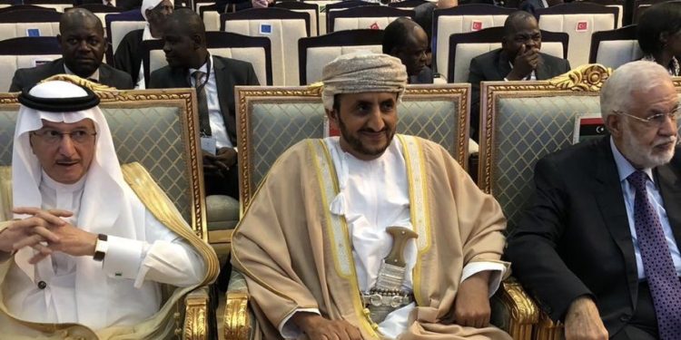 وفد السلطنة يشارك في مراسم حفل التوقيع النهائي على وثائق الانتقال للسلطة المدنية بالسودان