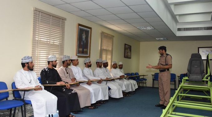 برنامج توعوي لسائقي حافلات المدارس