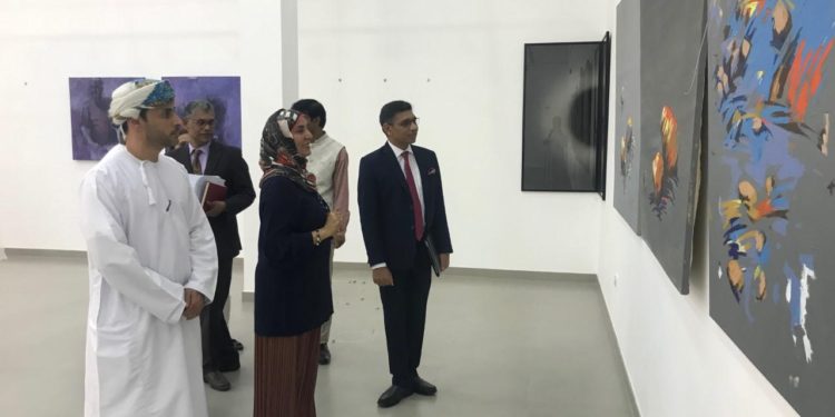 افتتاح المعرض العماني الهندي للفنون البصرية