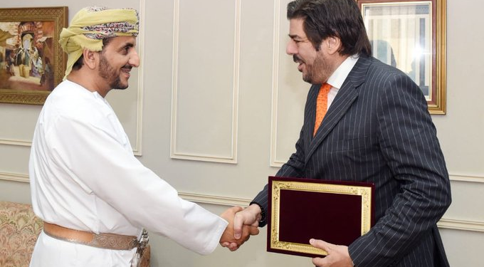 الحارثي يتسلّم أوراق اعتماد السفير الأرجنتيني