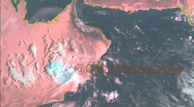استمرارية فرص هطول الأمطار على الوسطى وظفار