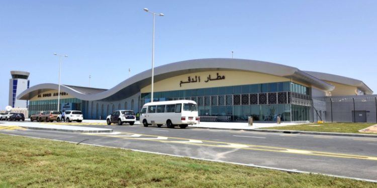 محطة مطار الدقم: بلغت سرعة الرياح 52 عقدة!