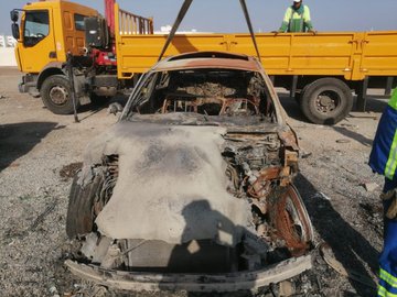 بلدية مسقط تزيل عدد من المركبات المهملة