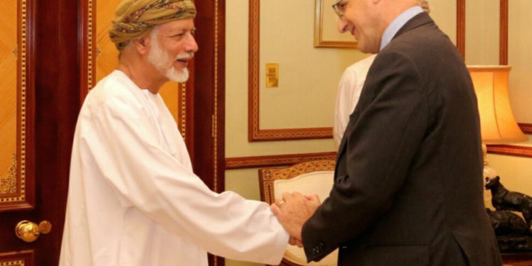 بن علوي يستقبل سفير المملكة المتحدة لدى ⁧‫اليمن