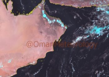 سحب ركامية ممطرة على جبال الحجر