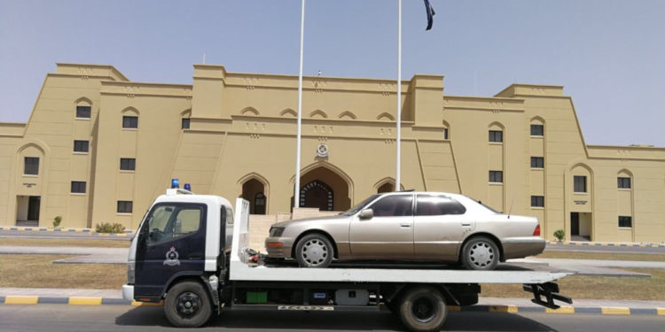 ضبط مفحط اصطدم بجسم ثابت