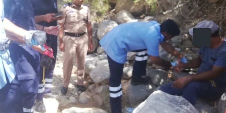 إنقاذ شخص من أعلى جبل بمنطقة بركة الموز