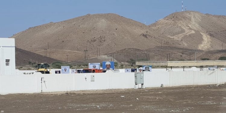 في عبري.. إزالة بعض اللوائح الإعلانية للمترشحين لعضوية مجلس الشورى