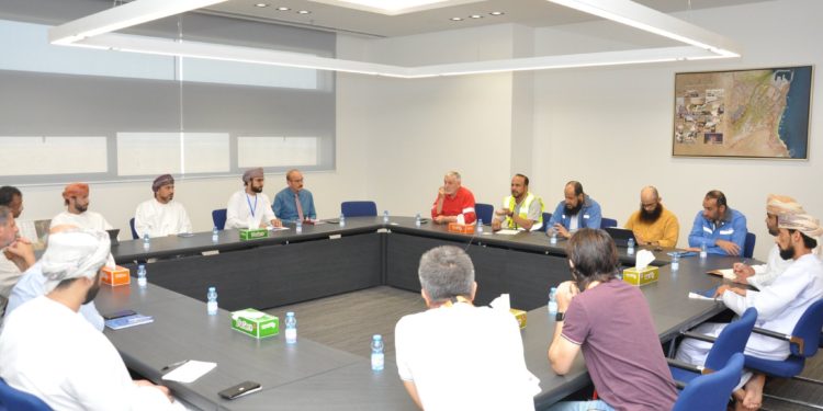 هيئة الدقم تحل مشكلة العاملين بشركة الحراسة الأمنية