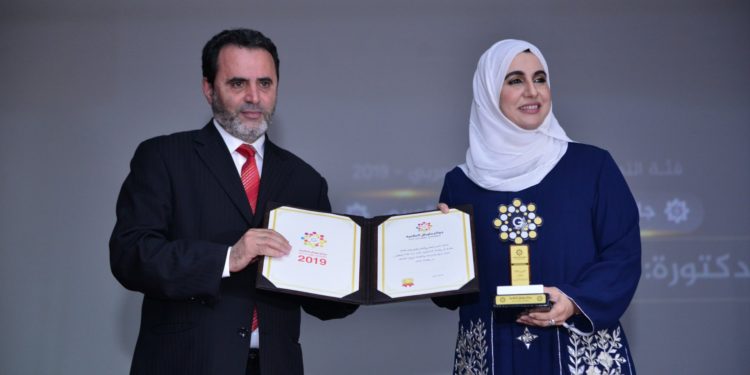 دكتورة عمانية تفوز بجائزة جلوبال العالمية