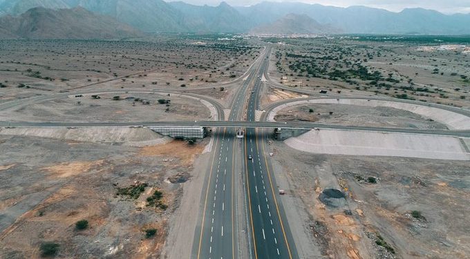 افتتاح جزء جديد من مشروع إزدواجية طريق بركاء نخل