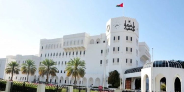 بلدية مسقط تحدد ساعات العمل بمراكز خدمات المُـراجعين على الفترة الصباحية فقط
