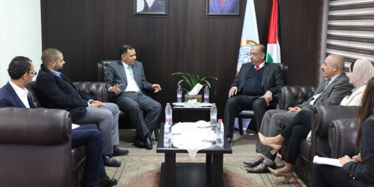 وزير العدل ⁧‫الفلسطيني يشيد بحمكة جلالة السلطان