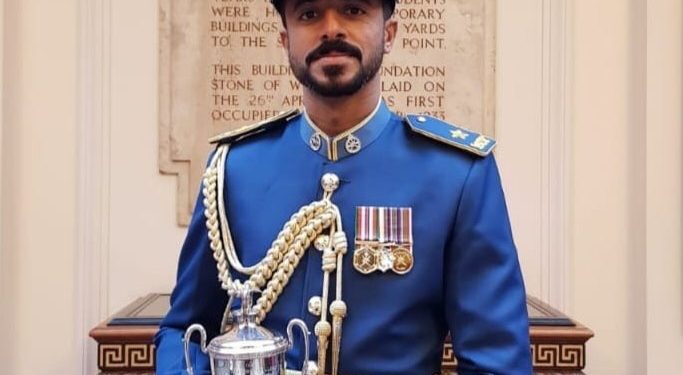 العلوي يحصد جائزة أفضل خريج غير بريطاني من الكلية الجوية الملكية البريطانية