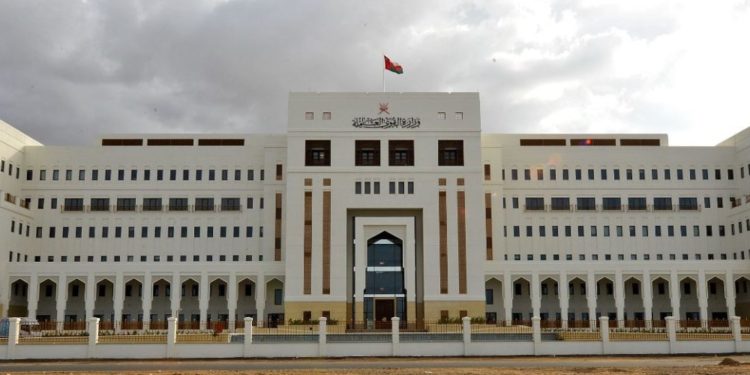 ترحيل أكثر من 600 عامل مخالف