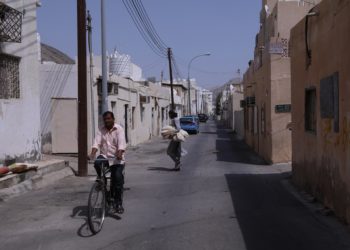 بلدية مسقط: تسكين العمالة الوافدة بوسط الأحياء السكنية يهدد التركيبة الاجتماعية في هذه الأحياء