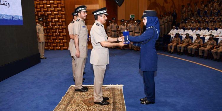الشريقي يكرّم عددًا من ضباط الشرطة