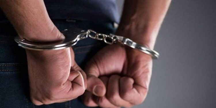 الشرطة تضبط 10 أشخاص بتهمة التزوير والسرقة
