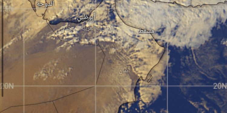 هبوب رياح جنوبية نشطة على مسقط
