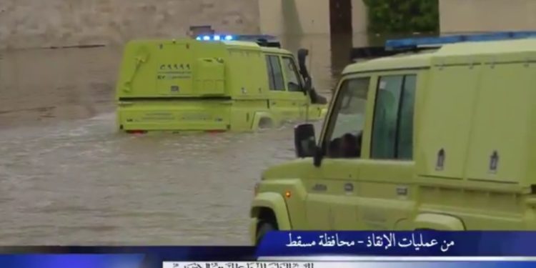 إنقاذ ١٨ شخصاً في الموالح