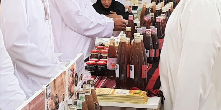 أكثر من 142 ألف ريال عماني مبيعات سوق العسل العماني الثالث عشر