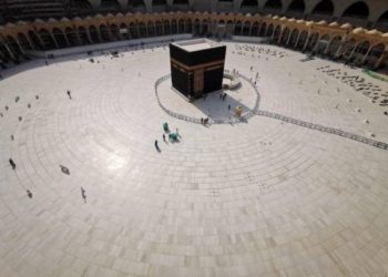 إغلاق الحرمين الشريفين من بعد صلاة العشاء بساعة إلى ماقبل الفجر بساعة