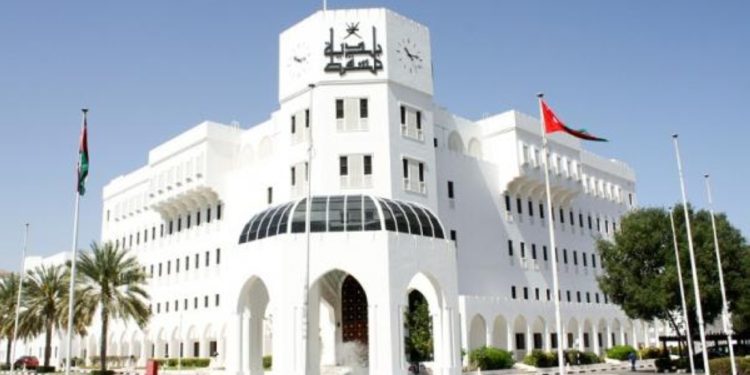 بلدية مسقط تواصل استلام مراسلاتها الخارجية إلكترونيًا