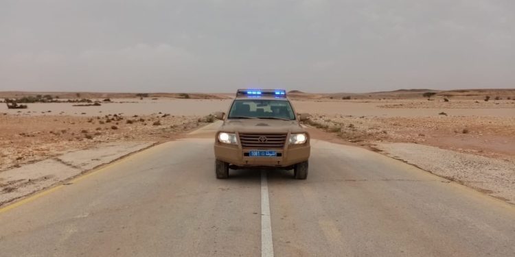 وادي قتبيت يقطع الحركة المرورية