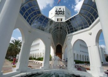 لمخالفة قرارات اللجنة العليا.. بلدية مسقط تغلق عددًا من الأنشطة التجارية