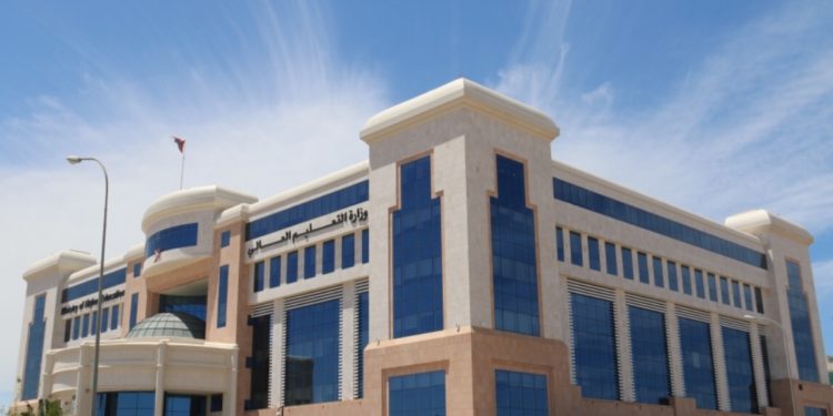 تسهيل سفر الطلبة العمانيين لدول الابتعاث