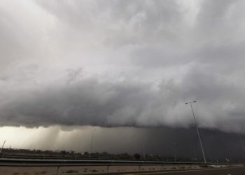 الأرصاد العمانية تنبه من هطول أمطار متفرقة مصحوبة برياح نشطة