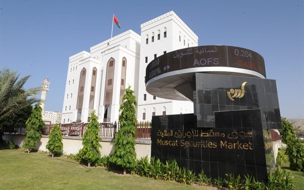 مؤشر سوق مسقط يغلق اليوم منخفضاً