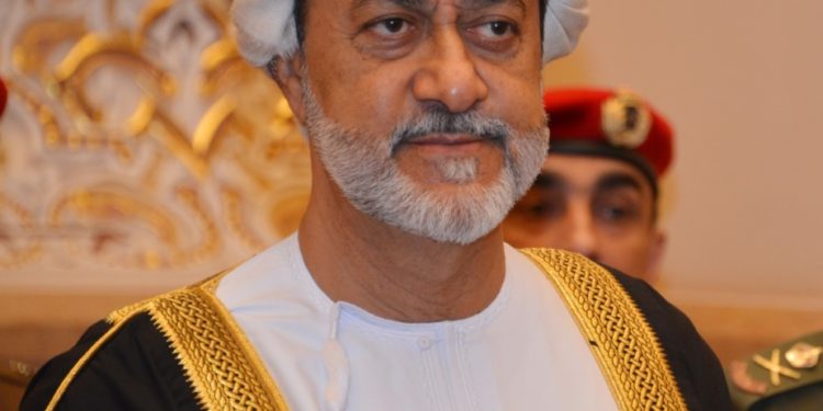 لأول مرة… السلطان العماني يعيّن وزيرًا للخارجية وآخر للمالية