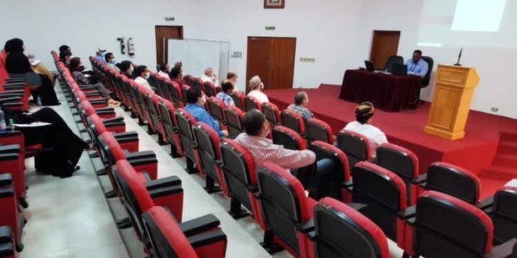 بتنظيم من الكلية المهنية بصلالة.. تنفيذ ورشة عمل حول الدراسة عن بعد والتعلم الإلكتروني