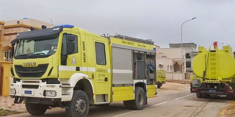 إخماد حريق شب في منزل بصلالة