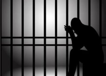 الاختلاس جريمة تصل عقوبتها للسجن والغرامة
