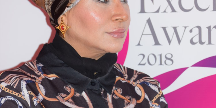 فنانة عمانية تروي رحلتها الطويلة بين النحت والرسم