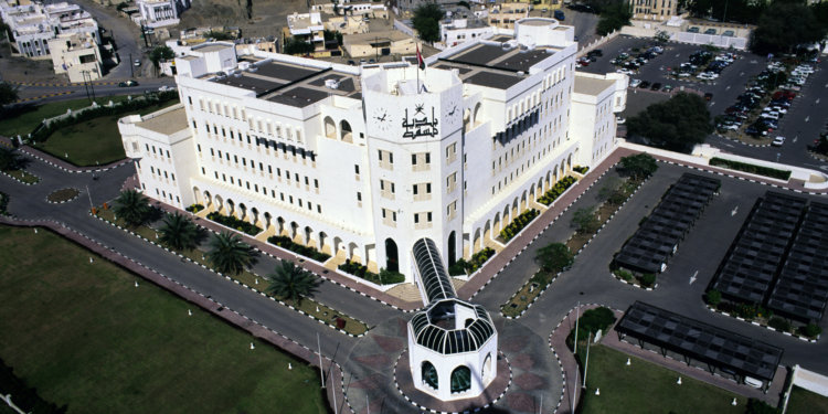 أهمية الدور البلدي في تنظيم منح تراخيص قطع الجبال وأعمال حفر الطرق بمحافظة مسقط