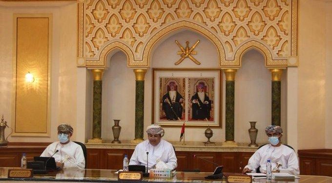 بلدي مسقط يطلع على جهود الصحة في مواجهة كوفيد 19