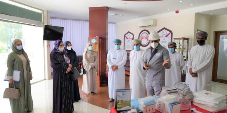 وزيرة التعليم العالي والبحث العلمي والابتكار تزور مدينة صحار الصناعية