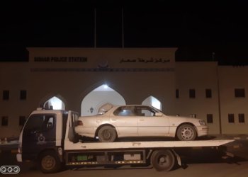 مفحط يصطدم بعمود إنارة ويهرب
