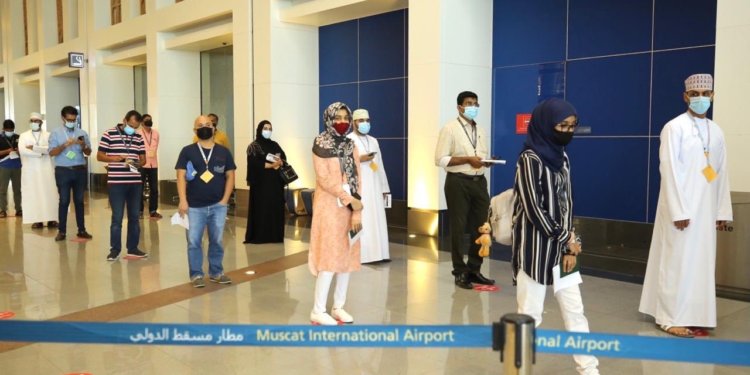 تجارب تشغيلية لعودة العمليات في مطار مسقط