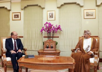 البوسعيدي يبحث العلاقات الثنائية وسبل تطويرها مع وزير الدفاع البريطاني