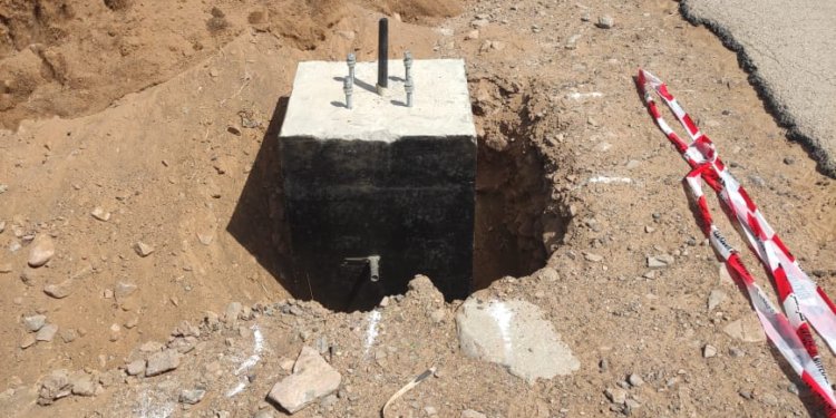 بدء أعمال تركيب ١٩ عمود انارة بالطاقة الشمسية بولاية بدية